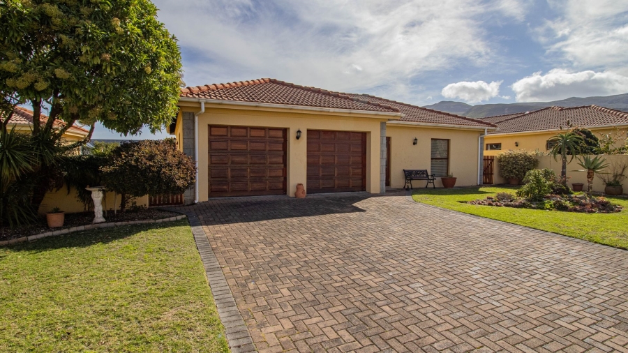 3 Bedroom Property for Sale in Sandbaai Western Cape
